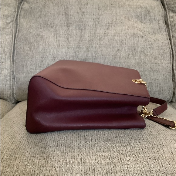 Michael Kors Susannah Merlot burgundy purse with gold tone chain straps - Picture 8 of 11